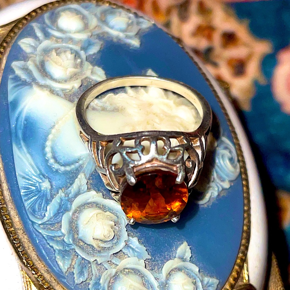 7 carat barrel citrine in customs setting